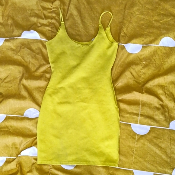 Revamped Summer Woman's Sleeveless Skinny Yellow Short Dress - Picture 3 of 3